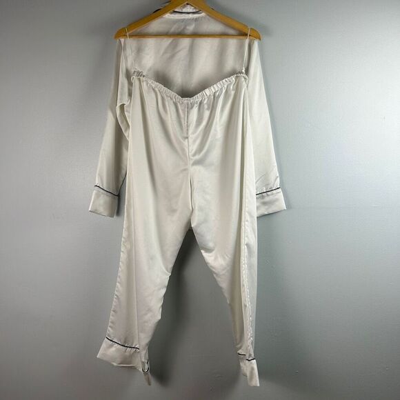 Natori Satin Long Sleeve Button-Up Top & Crop Pants Pajama - Picture 10 of 13